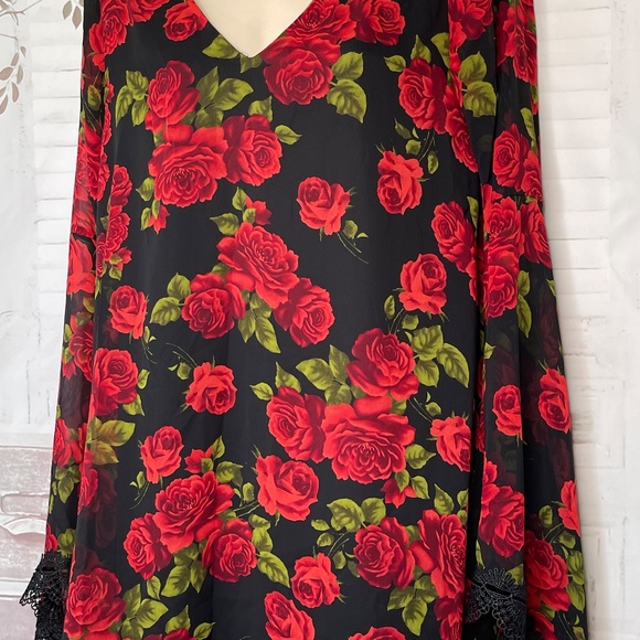 FOREVER 21 Womens Black Red Roses Chiffon B Neck Top Blouse Sz. Small Pre-owned - Picture 3 of 14